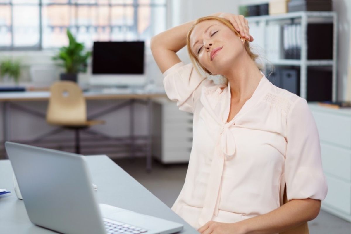 Dân văn phòng cần vận động ngắn nhưng đều để hạn chế đau mỏi và giảm ì cơ thể