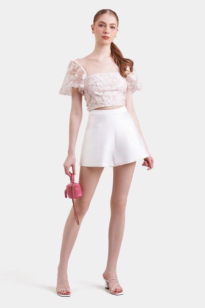 Phối đồ quần short và áo croptop