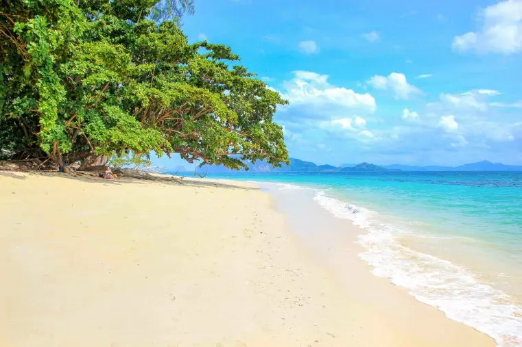 Bến tàu và hoạt động di chuyển giữa các đảo ở Trang