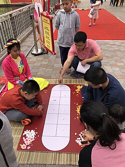Ván cờ ô ăn quan đang diễn ra với các nước đi tính toán phân bổ tài nguyên