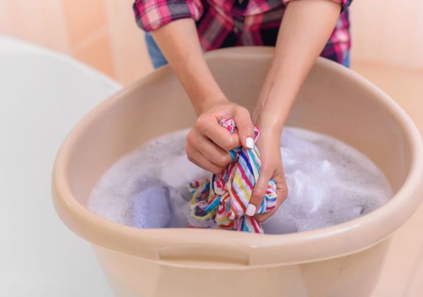 Tự giặt tay giúp bảo vệ các loại trang phục mỏng nhẹ