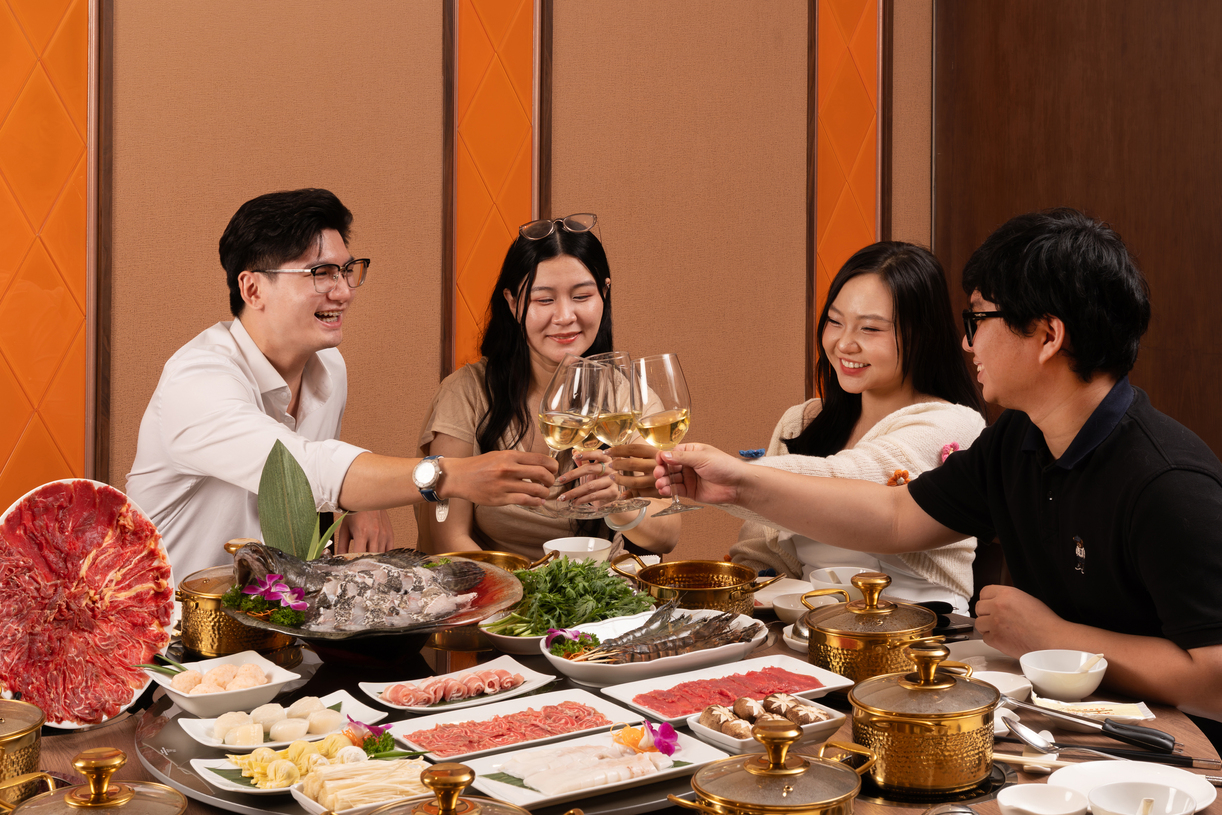 Không gian phòng VIP tại khu lẩu Ngân Đình Sài Gòn