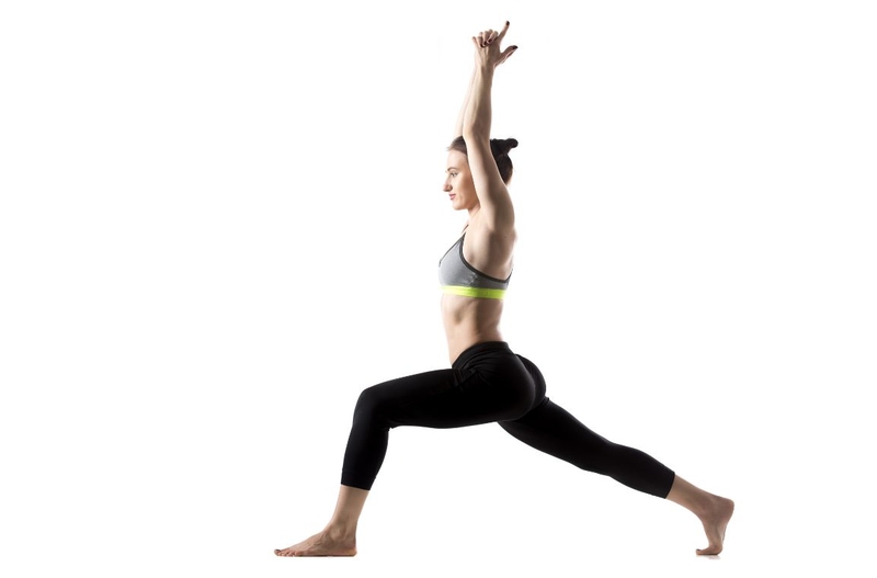 Tư thế chiến binh 1 trong yoga cơ bản
