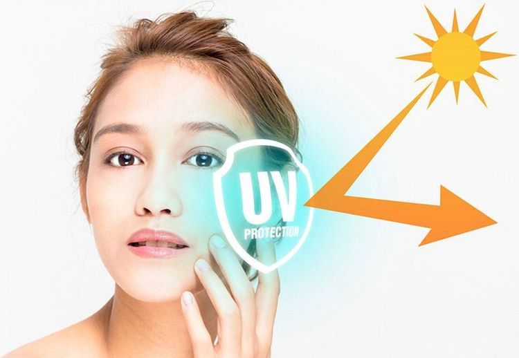 Thoa kem chống nắng là bước cuối cùng trong quy trình dưỡng da mụn
