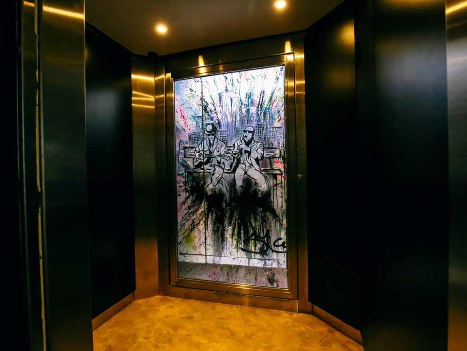 Tác phẩm graffiti độc đáo trong thang máy của Kaufman Organization