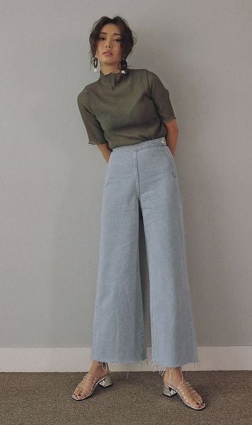 Áo lửng với quần ống loe