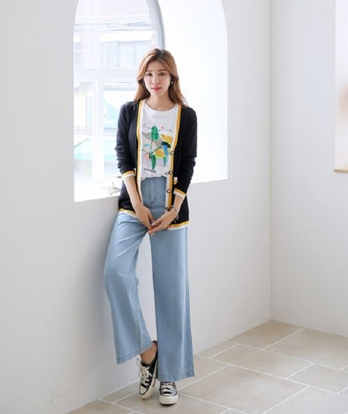 Cardigan ngắn kết hợp quần ống suông tạo cảm giác ngọt ngào, dễ ứng dụng
