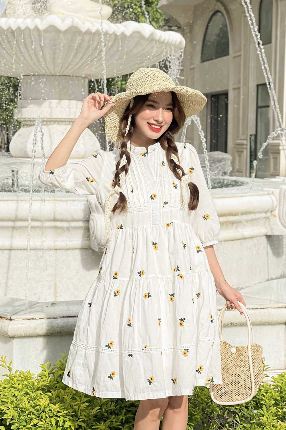 Đầm mini họa tiết nổi bật