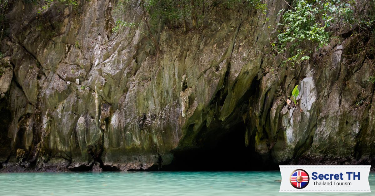 Khám phá hang động Ngọc Bích Emerald Cave tại Trang