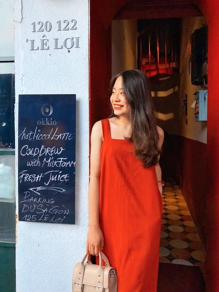 Đầm linen 2 dây bản to cổ vuông