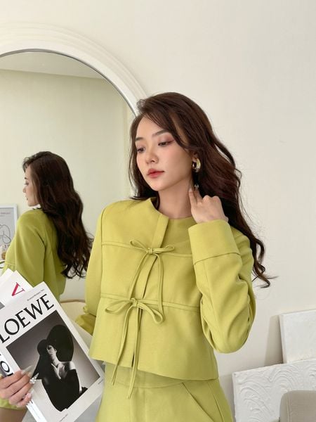 Áo khoác cổ tròn tay dài thắt nơ trước