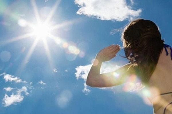 Tránh sấy tóc nhiệt độ cao