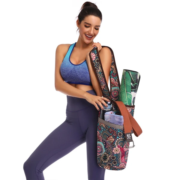 Lựa chọn thảm tập và trang phục phù hợp là bước chuẩn bị quan trọng khi tập yoga