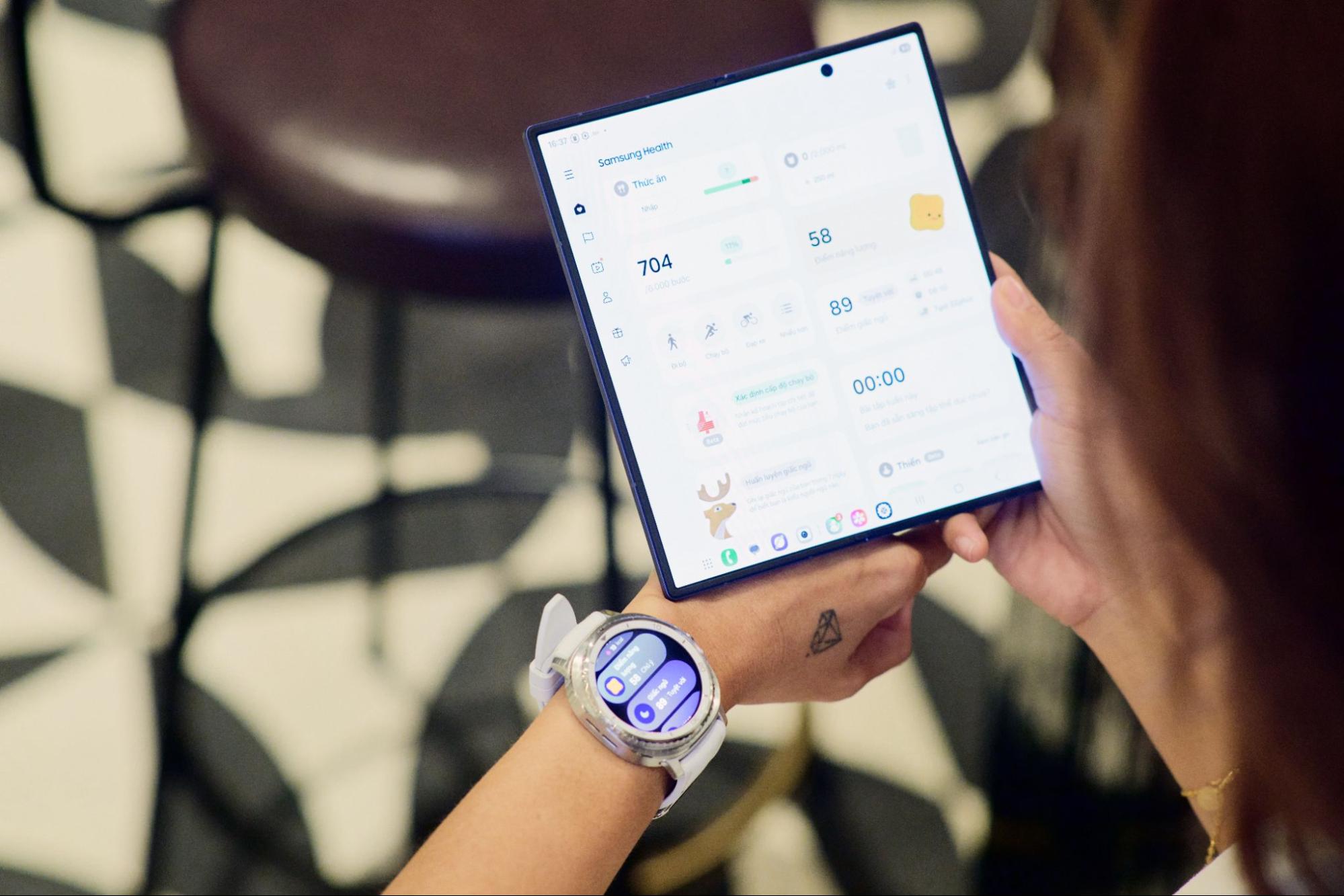 Cảm biến sinh học BioActive trên Galaxy Watch8 theo dõi nhịp tim và điện tâm đồ