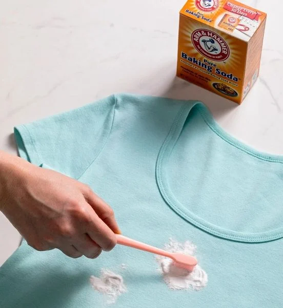 Dùng baking soda để hỗ trợ làm sạch vết son
