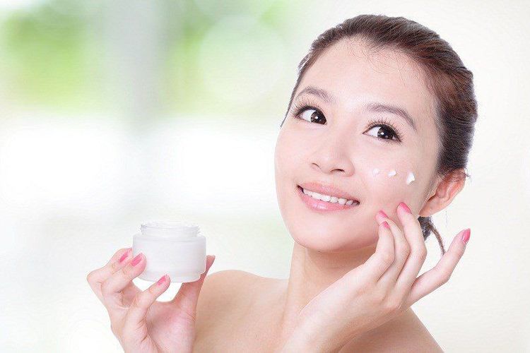 Thoa kem chống nắng hằng ngày