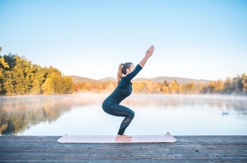 Tư thế cái ghế Chair Pose trong yoga cơ bản