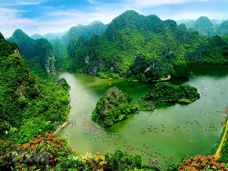 Cảnh quan mùa xuân tại quần thể Tràng An