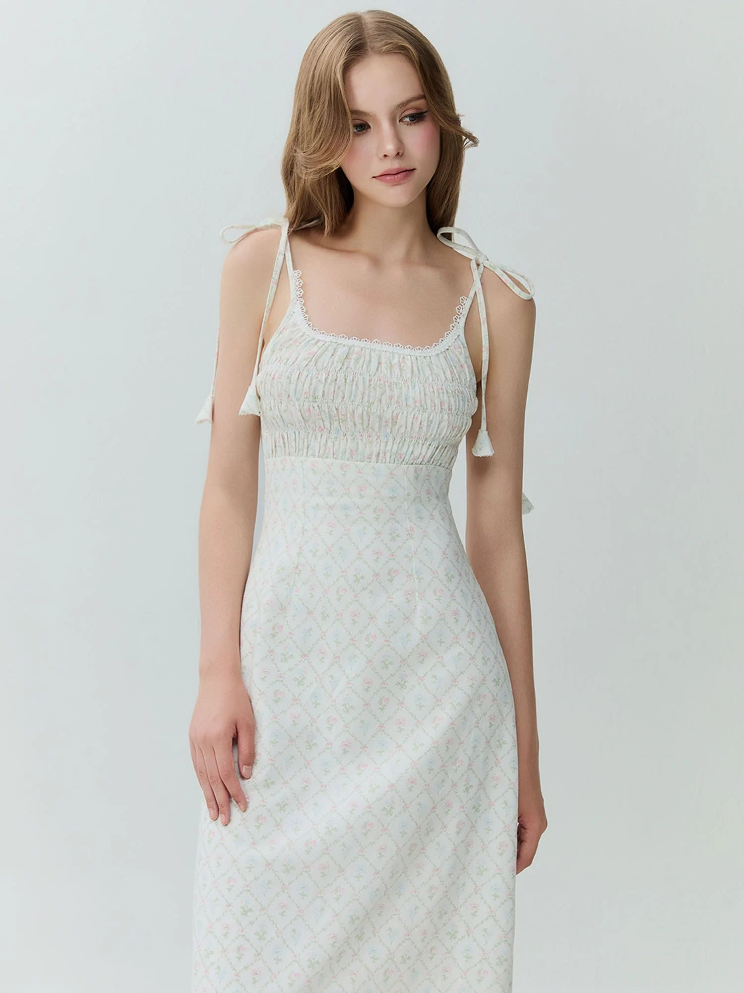 Đầm midi smocking ngực viền ren dây chuông