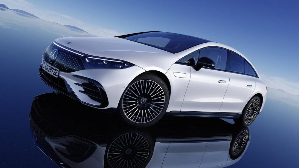 Mẫu xe điện Mercedes CLA EV phiên bản 2026 trang bị lớp màng sơn quang điện thế hệ mới