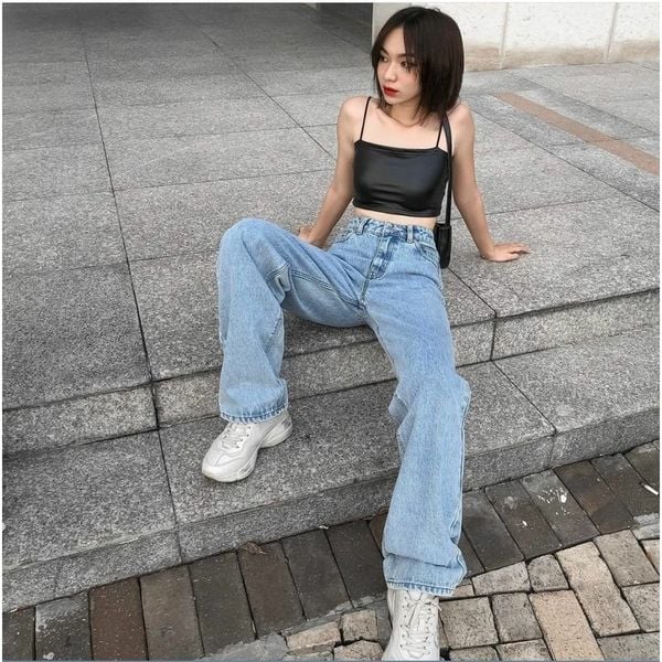 Quần jean ống suông là lựa chọn dễ ứng dụng trong đời sống hằng ngày