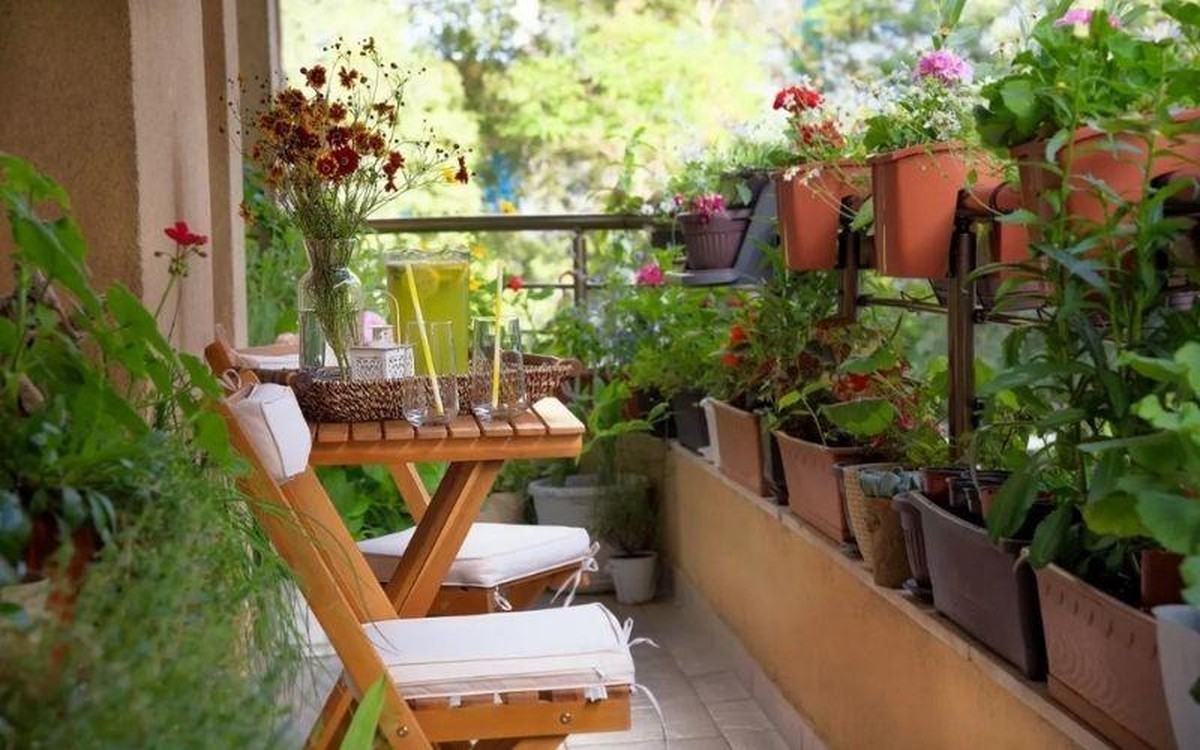 Bàn ghế xếp gọn cho ban công diện tích nhỏ