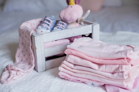 Các mẫu quần áo sơ sinh tông màu dịu nhẹ