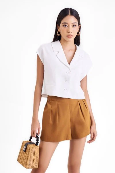 Chất liệu vải có độ bóng bẩy nhẹ nhàng bổ sung năng lượng cực tốt cho hành Kim