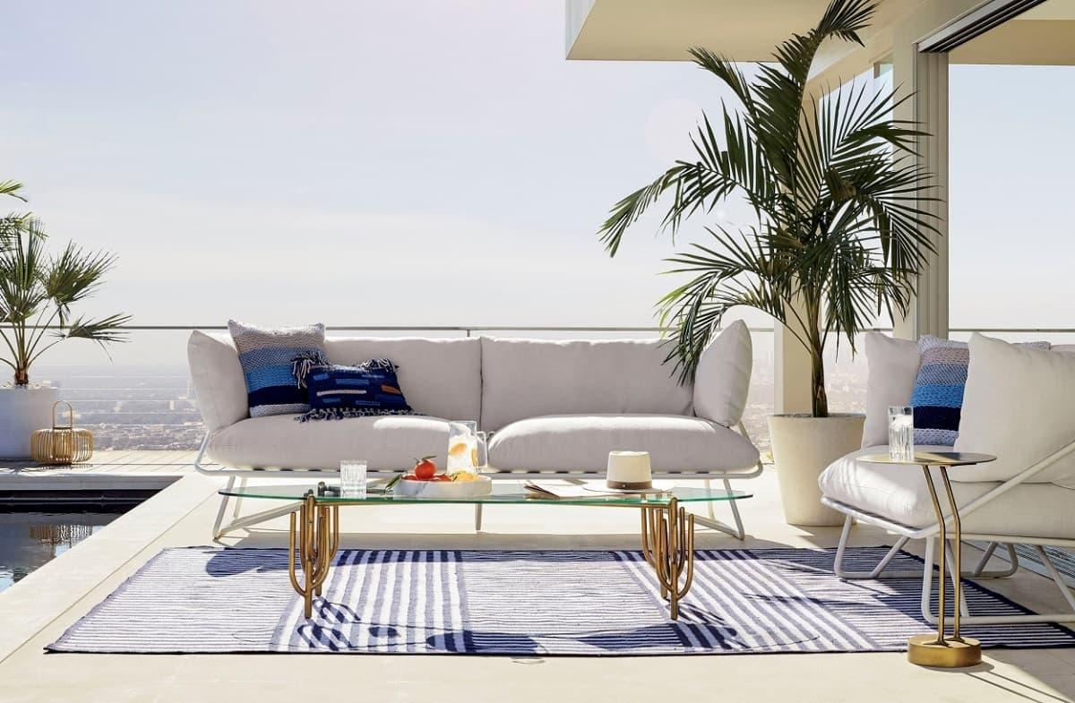 Bàn ghế sofa tối gọn, tone màu sáng