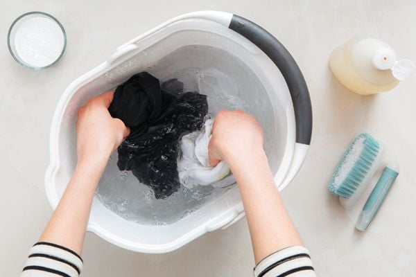 Cách giặt quần áo mới làm từ vải thông thường hiệu quả