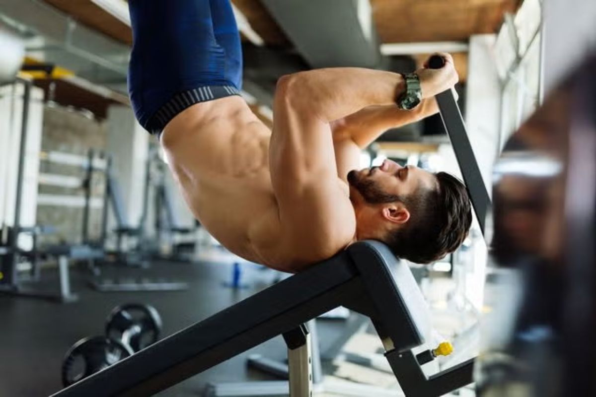 Cuộn khung chậu trong Reverse Crunch