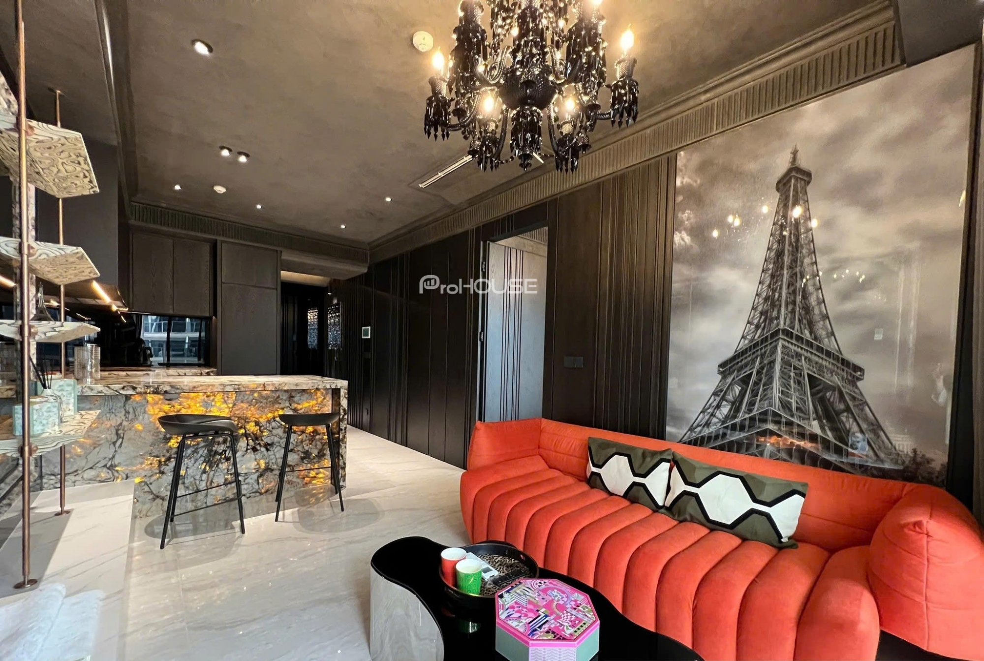 Phòng ngủ Grand Opera với thiết kế sang trọng và tầm nhìn đô thị