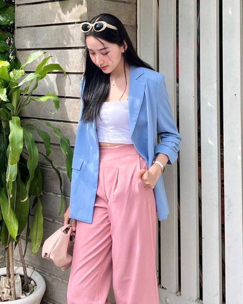 Chụp ảnh tựa vào tường đầy cá tính