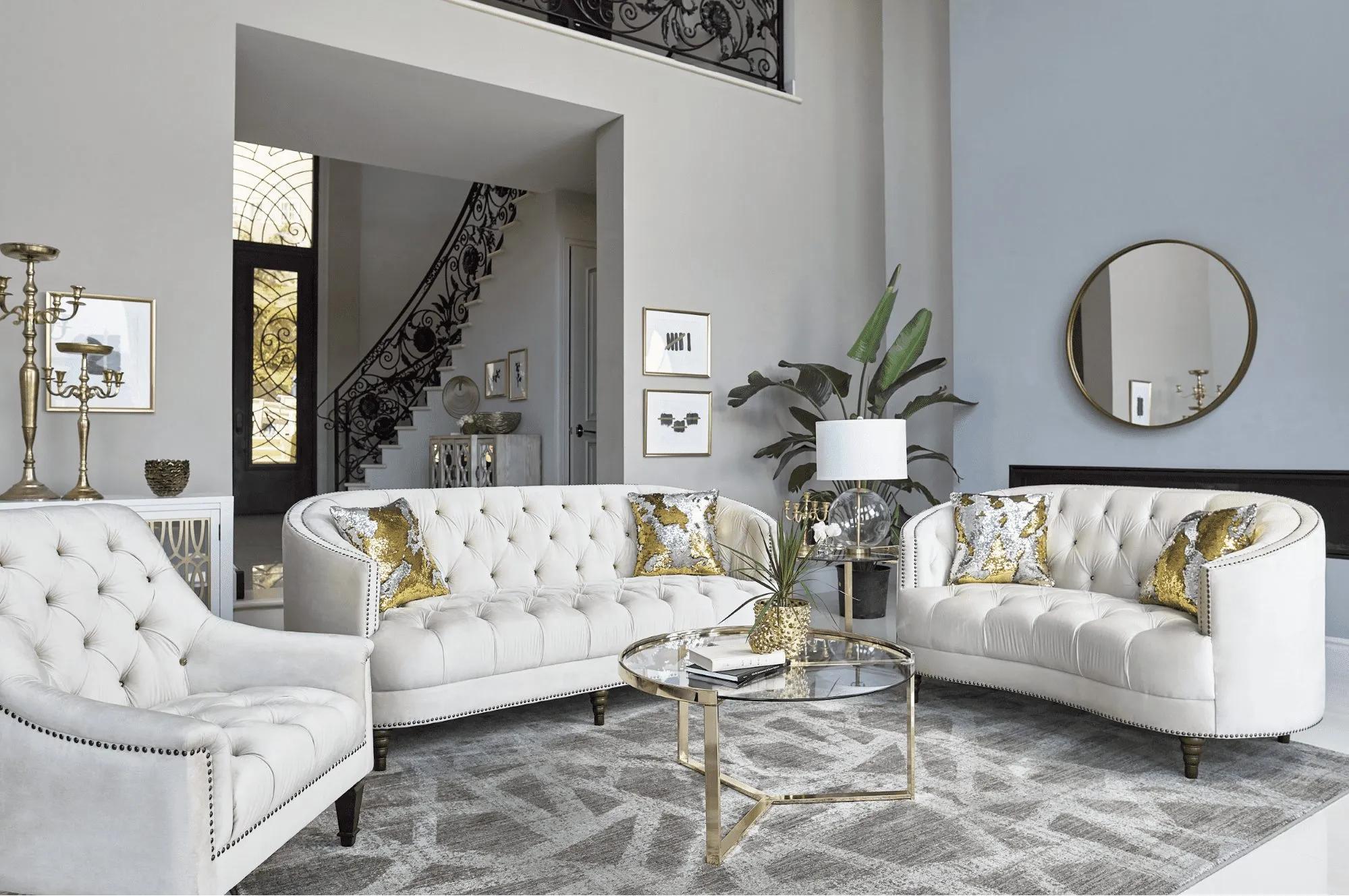 Mẫu phòng khách 6m2 nhà ống với bộ sofa trắng, nổi bật với các gối ôm họa tiết sang trọng đậm phong cách tân cổ điển