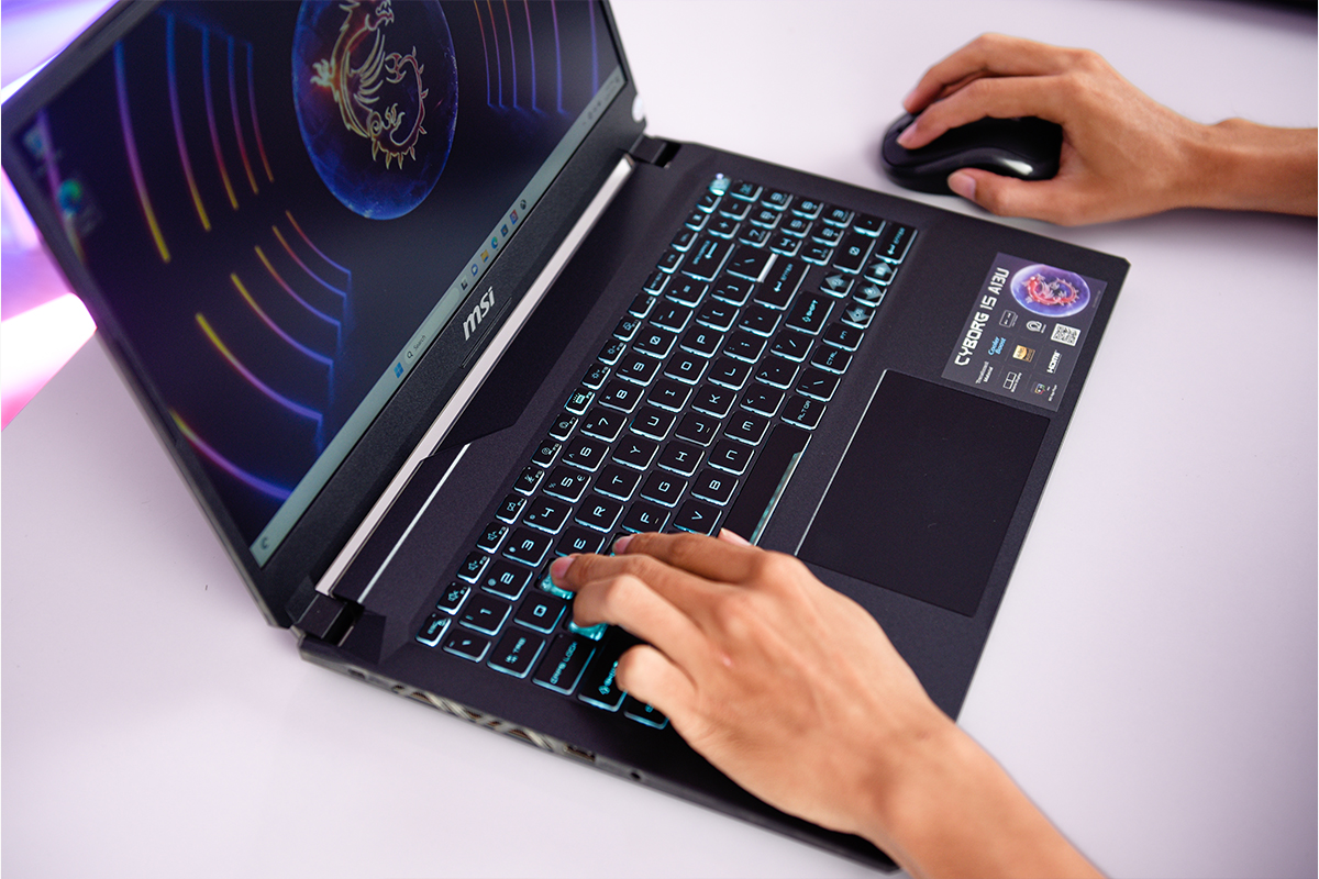 MSI, nổi bật với hiệu suất mạnh mẽ, card đồ hoạ NVIDIA RTX, và màn hình tần số quét cao, mang lại trải nghiệm chơi game mượt mà và chân thực