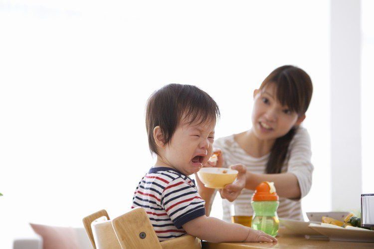 Trẻ biếng ăn do bị ép ăn