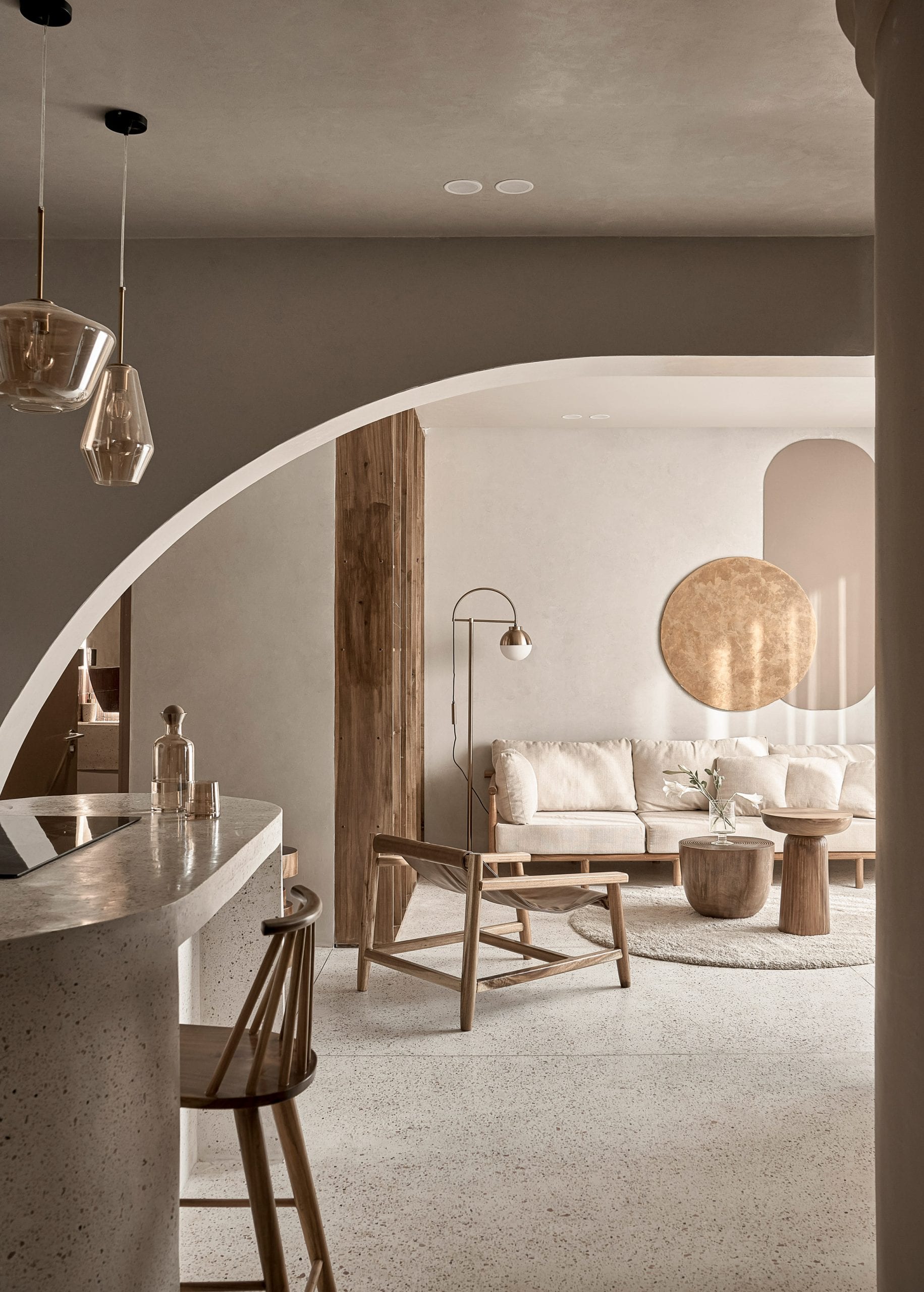 Không gian ăn uống kết hợp quầy bar ốp đá terrazzo trang nhã