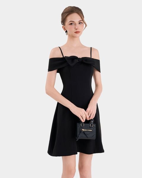 Outfit tone sur tone màu đen