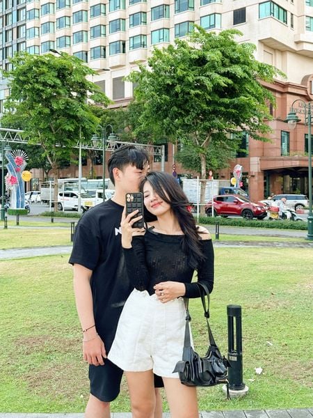 Outfit đen trắng quý phái