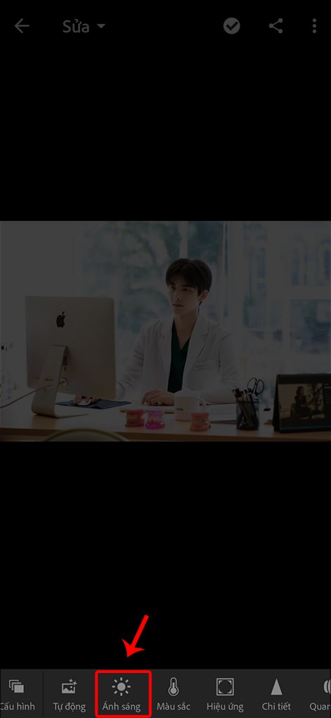 Giao diện các công cụ chỉnh sửa ánh sáng và màu sắc trong ứng dụng Ảnh