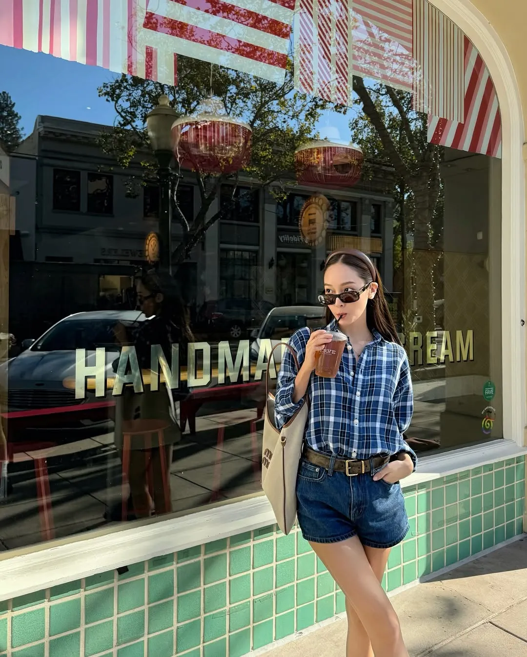 Áo sơ mi phối quần đùi cho ngày hè năng động