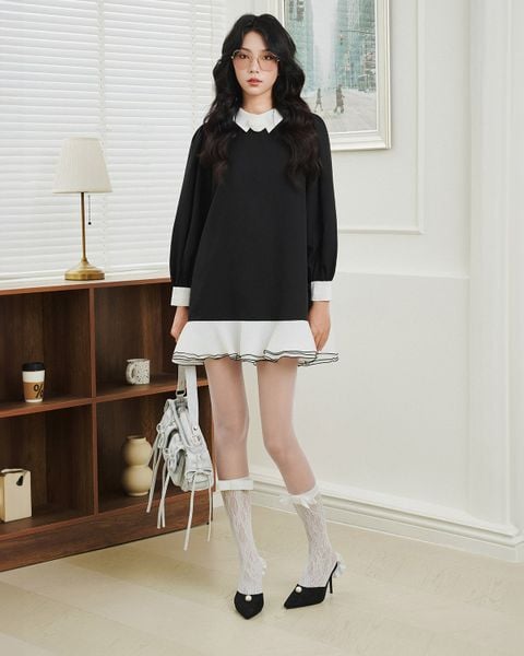 Vớ ren cổ lửng phối cùng đầm mini form suông tay dài mang sức hút lớn