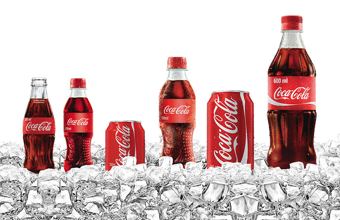Logo Coca-Cola trên sản phẩm