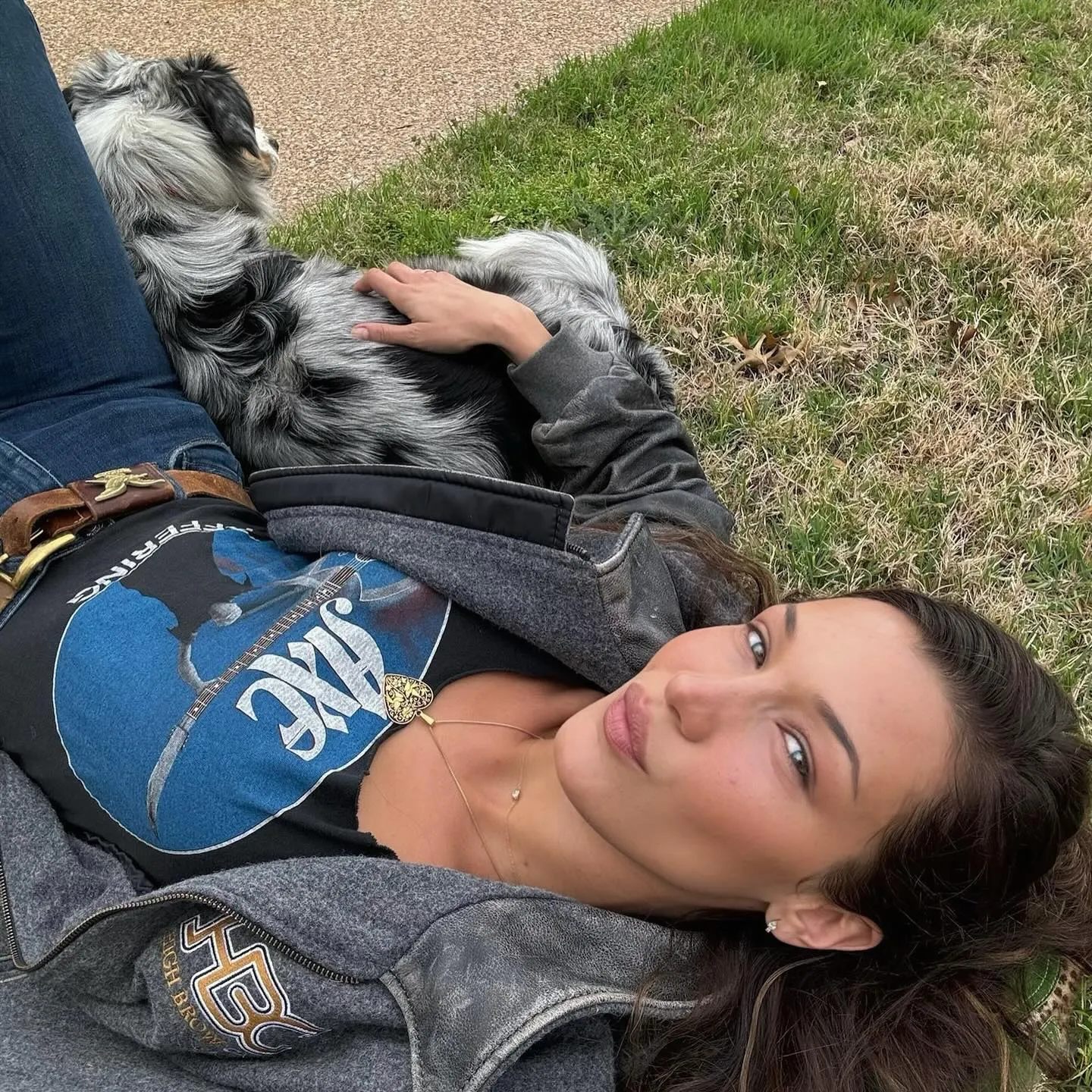 Bella Hadid tạo khối, selfie