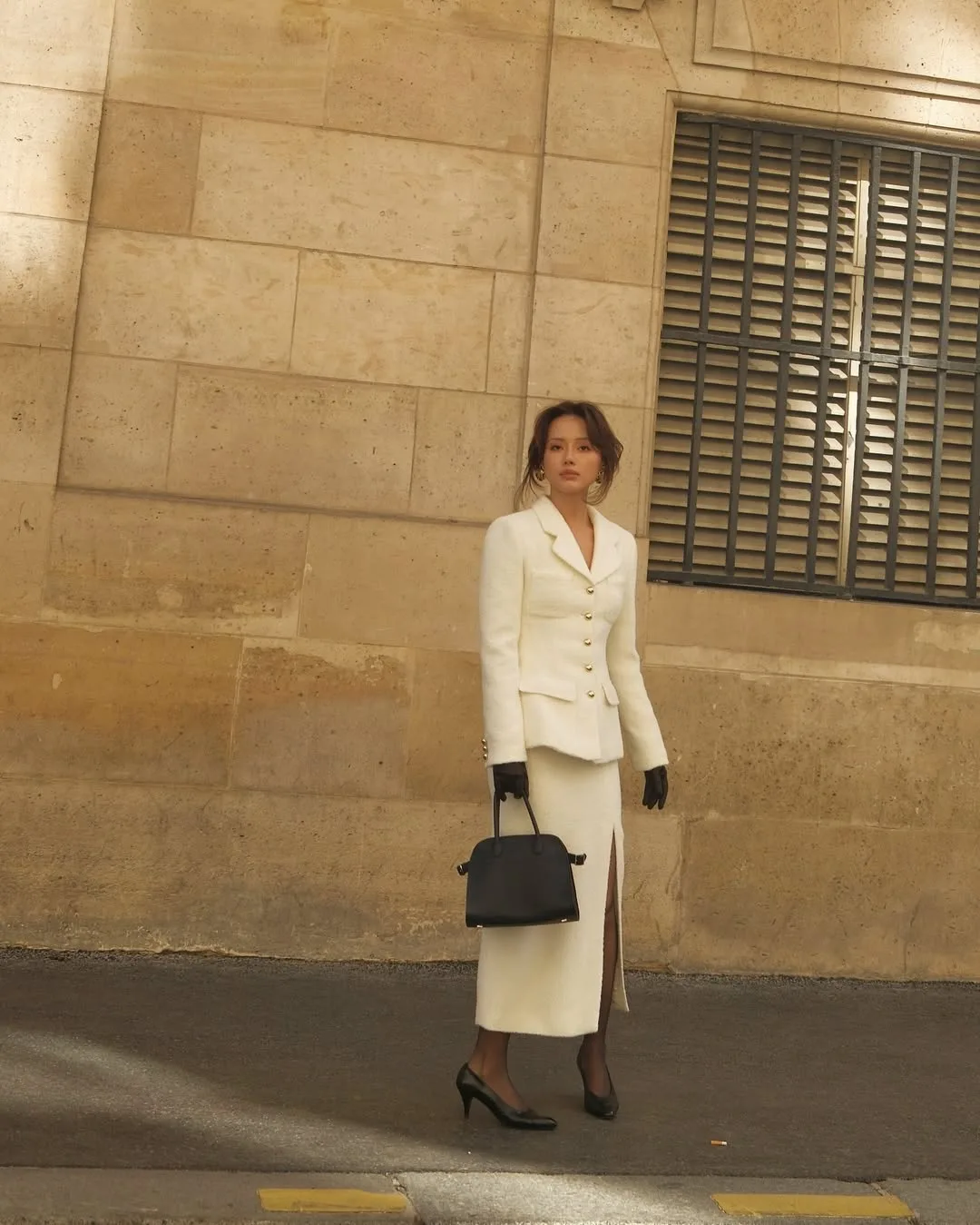 Bộ skirt suit với chân váy midi