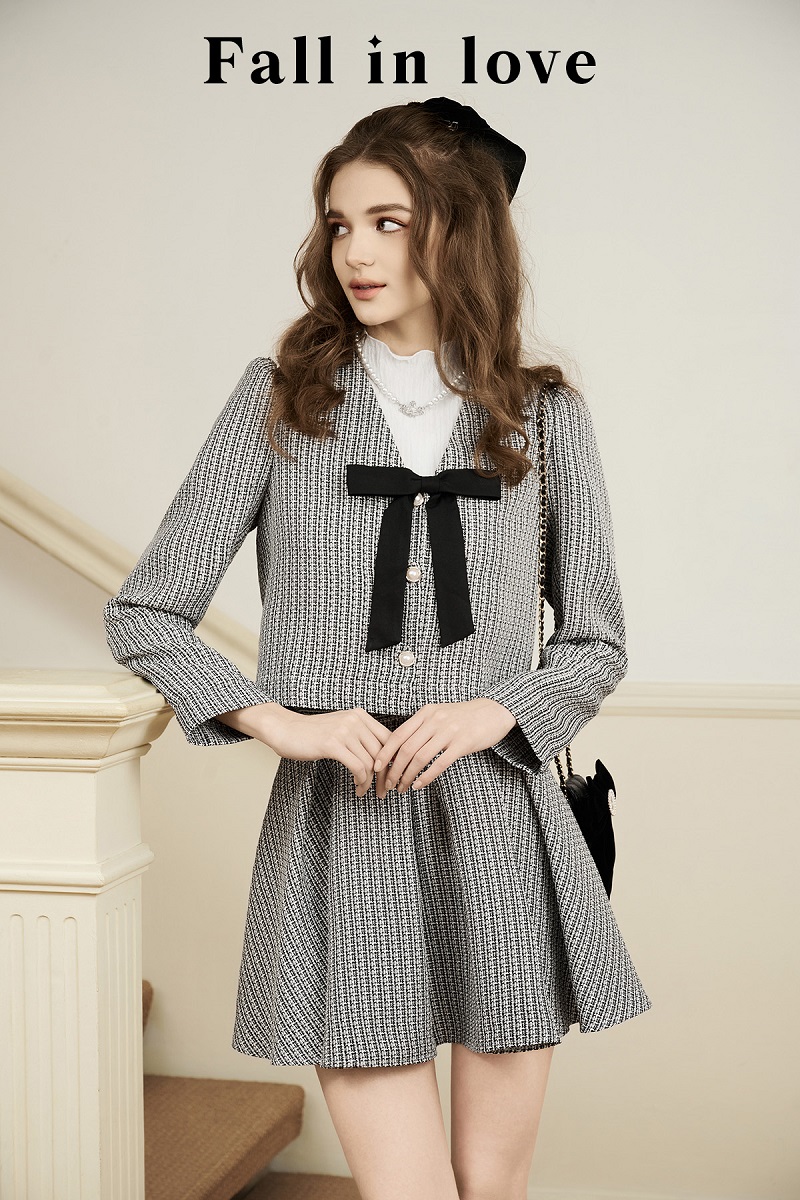 Phong cách áo khoác tweed dạo phố
