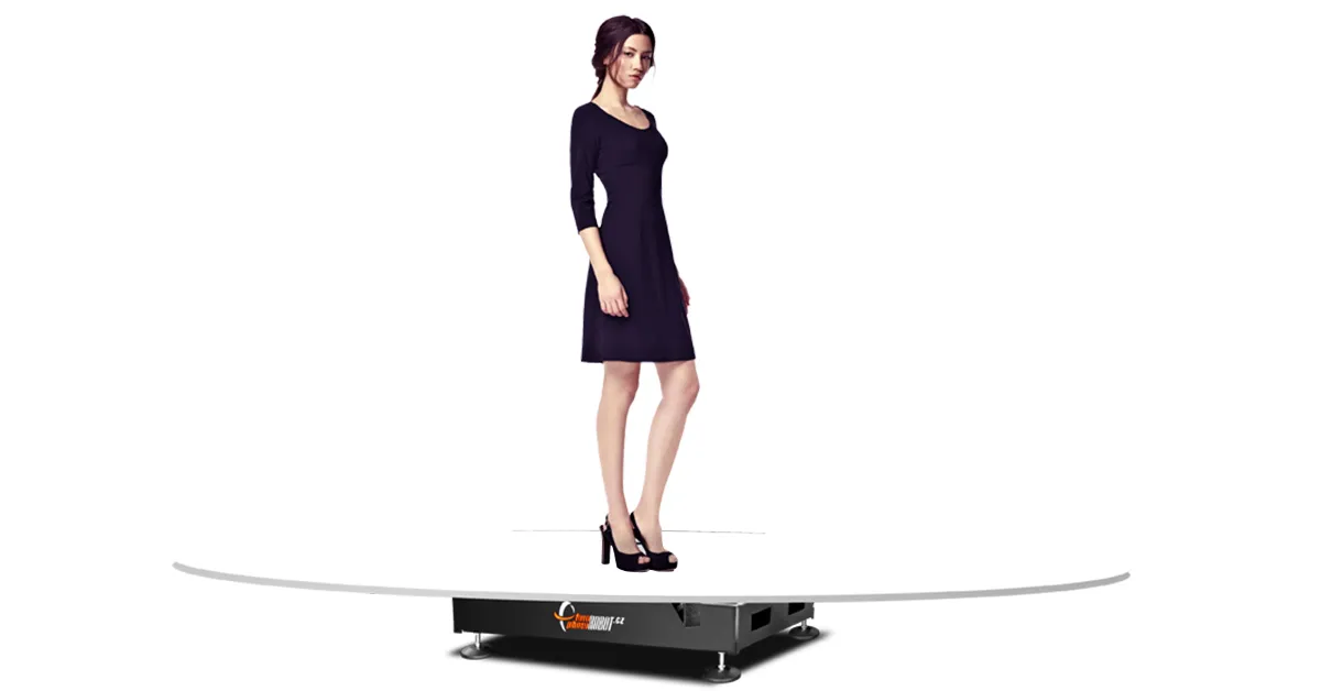 Hình ảnh người mẫu đứng trên sàn catwalk ảo thể hiện định hướng phong cách nhiếp ảnh kỹ thuật số