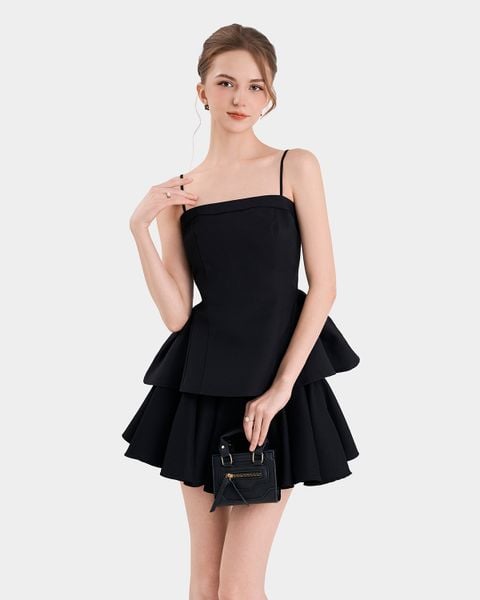Outfit tone sur tone màu đen