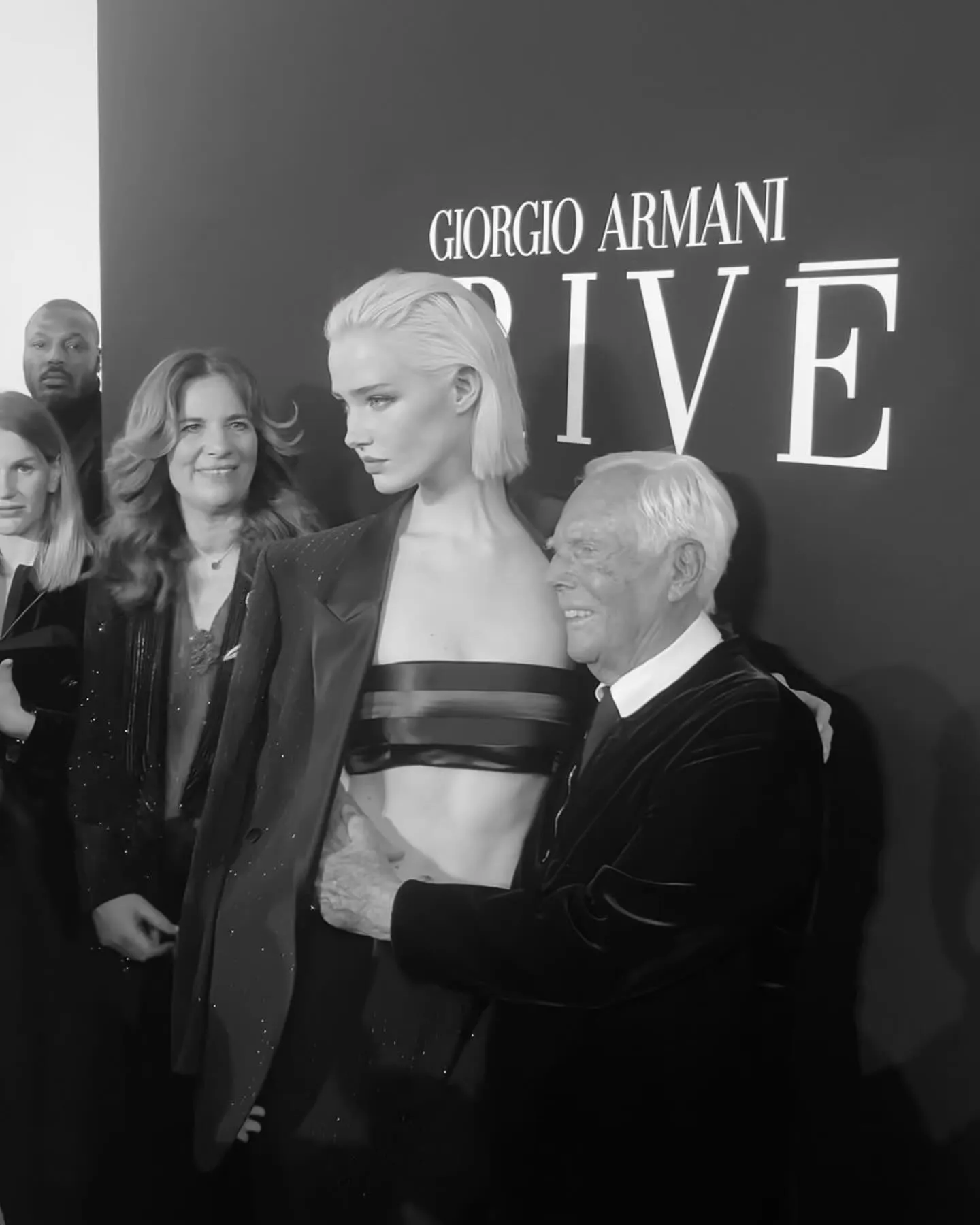 Dù là người mẫu hay khách mời front-row, Lara Cosima và Giorgio Armani đều tìm thấy ở nhau một vị trí đặc biệt
