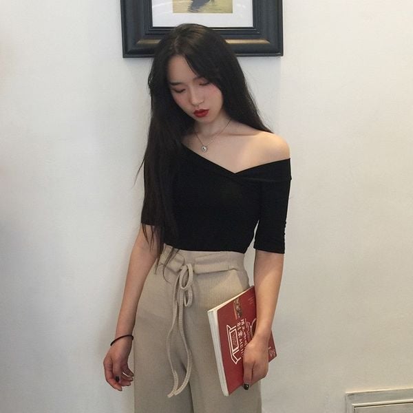 Áo trễ vai dễ bị tuột khi không vừa phom